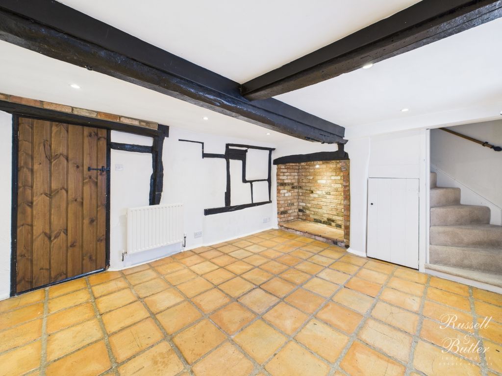 Property photo 2 of 19 Cam02127G0-Pr0339-Still010