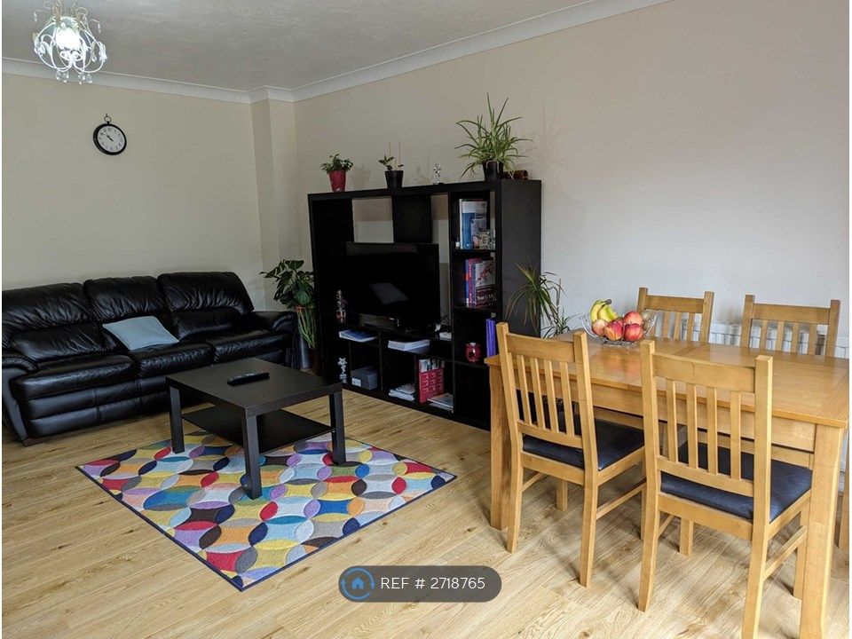 Property photo 3 of 7 Lounge