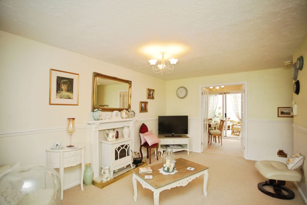 Property photo 2 of 15 Sitting Room