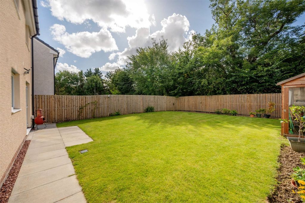 Property photo 2 of 20 Picture No. 23