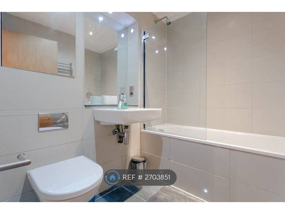 Property photo 3 of 9 Bathroom