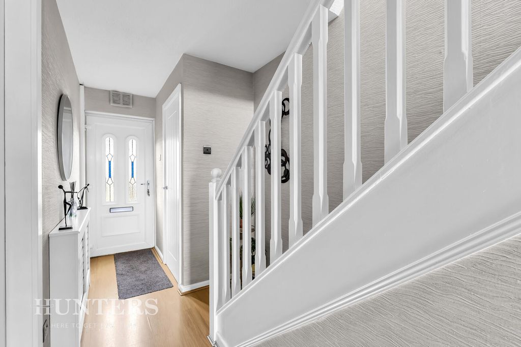 Property photo 2 of 19 Hallway