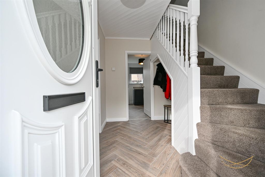 Property photo 3 of 25 Dhp-15.Jpg