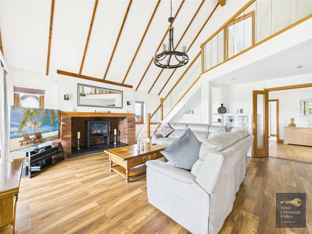 Property photo 2 of 23 Picture No. 33