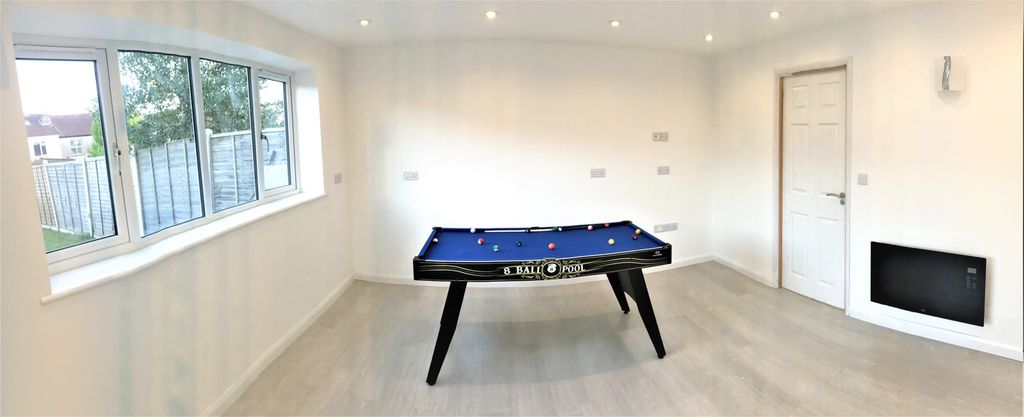 Property photo 2 of 15 A Bright And Inviting Cinema Room Featuring A Stun...