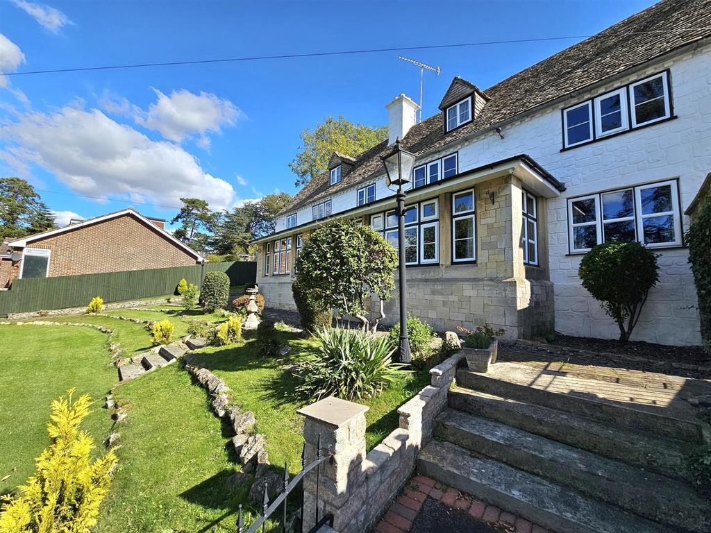 Property photo 2 of 28