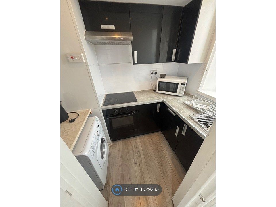 Property photo 1 of 8 Kitchen