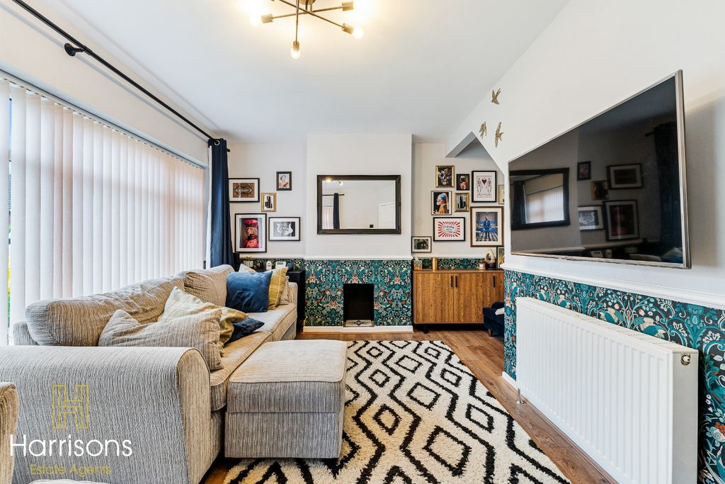 Property photo 2 of 25 4926236