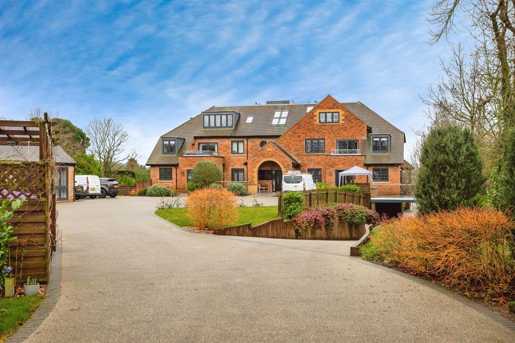 Property photo 1 of 17