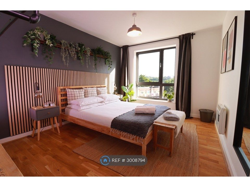 Property photo 1 of 15 Bedroom