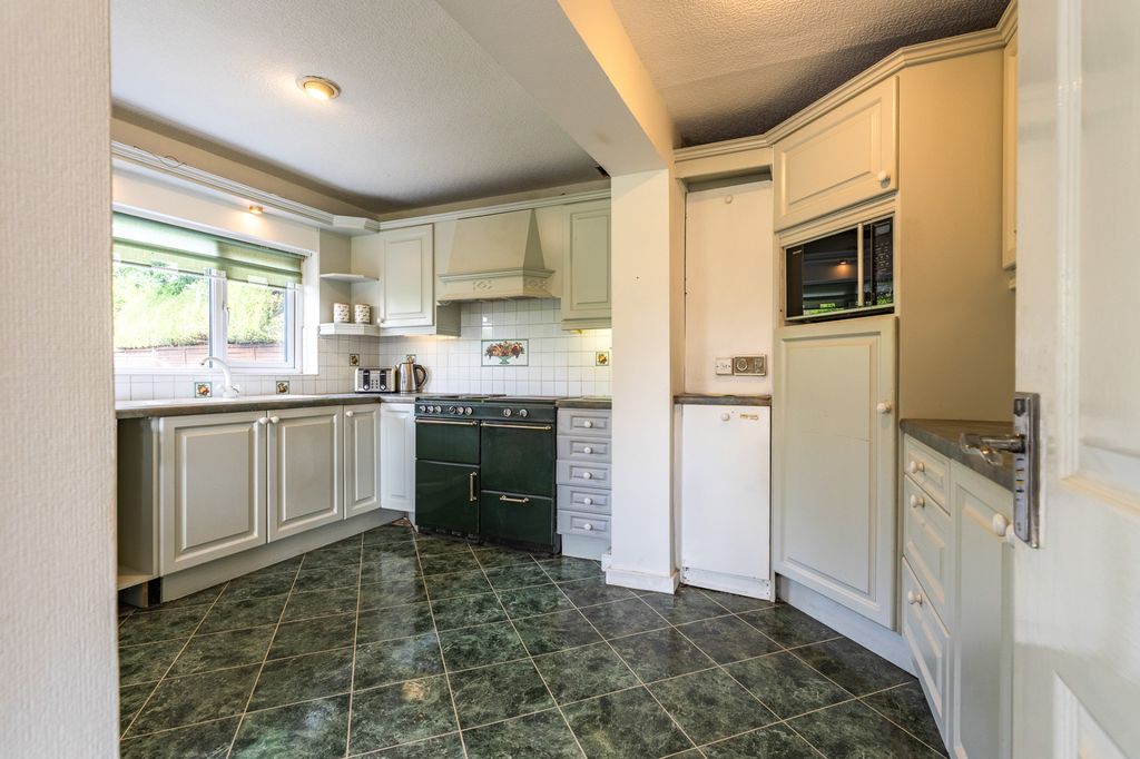 Property photo 3 of 46