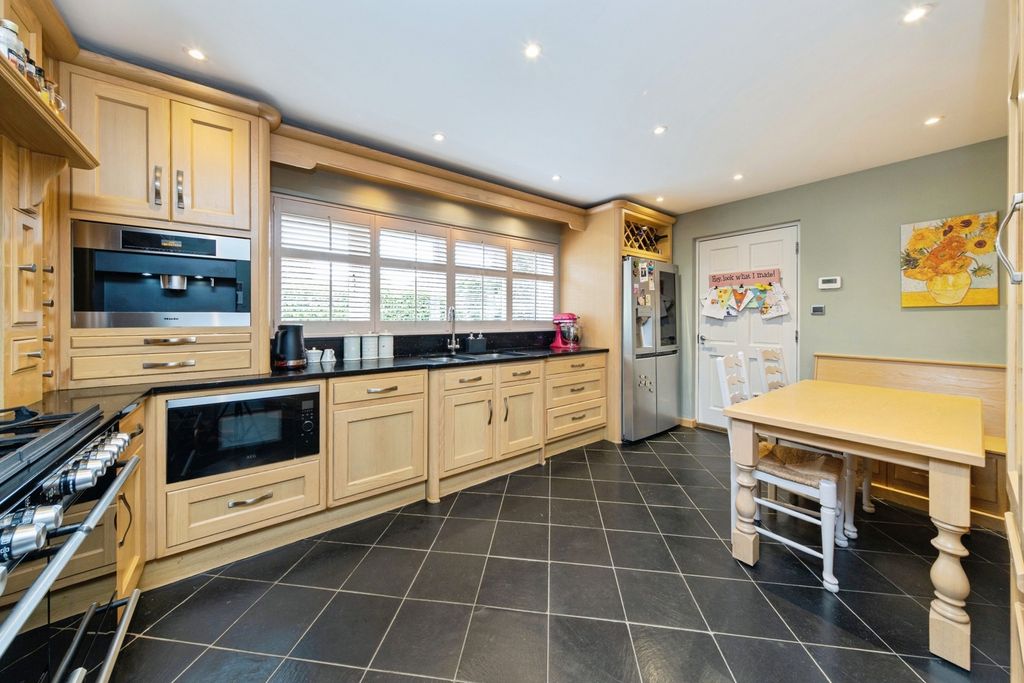 Property photo 2 of 28 Pbox-Img.Jpg