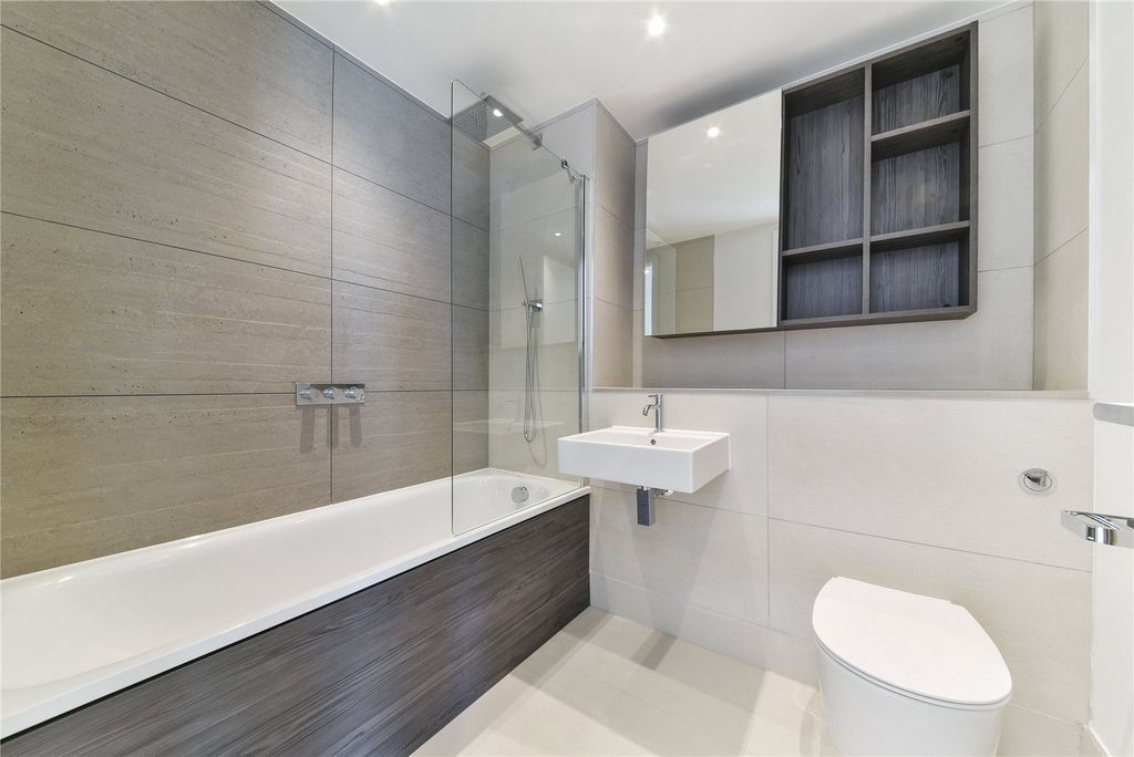 Property photo 3 of 8 Bathroom