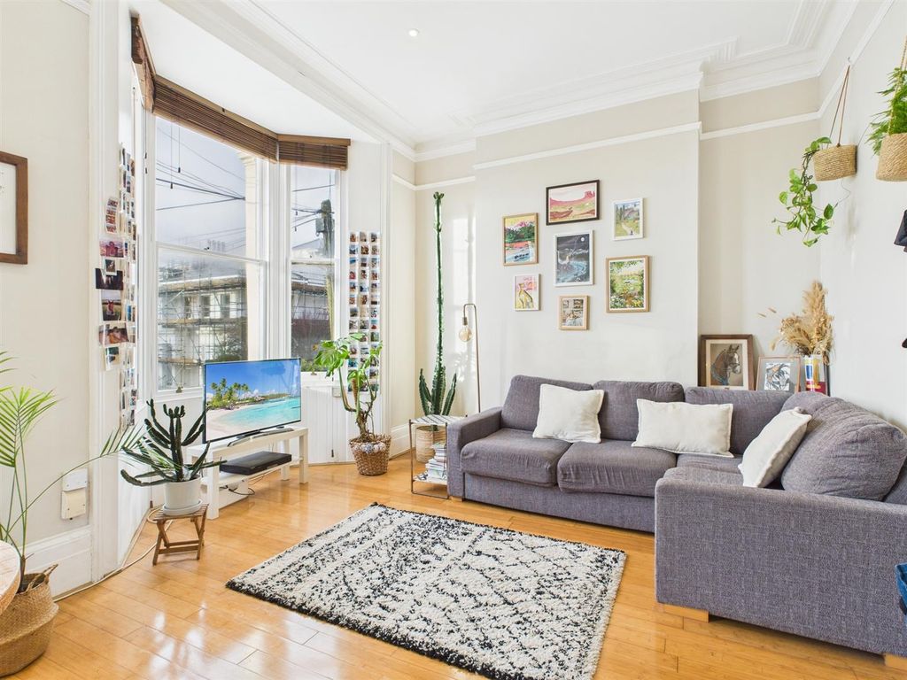 Property photo 1 of 11 Cam01968G0-Pr0231-Still004.Jpg