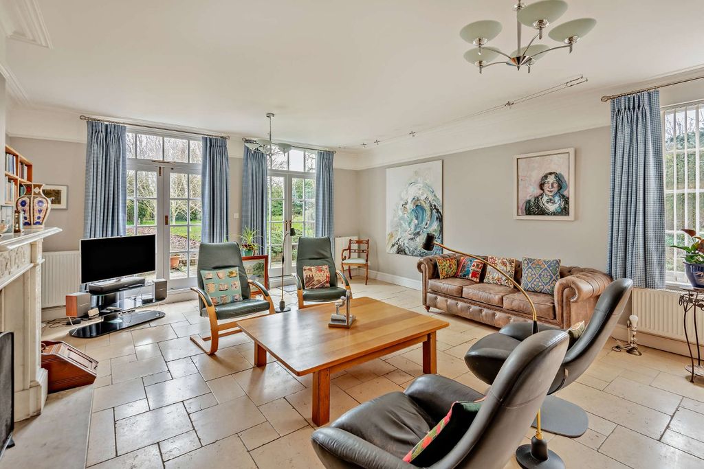 Property photo 2 of 22 Picture No. 12