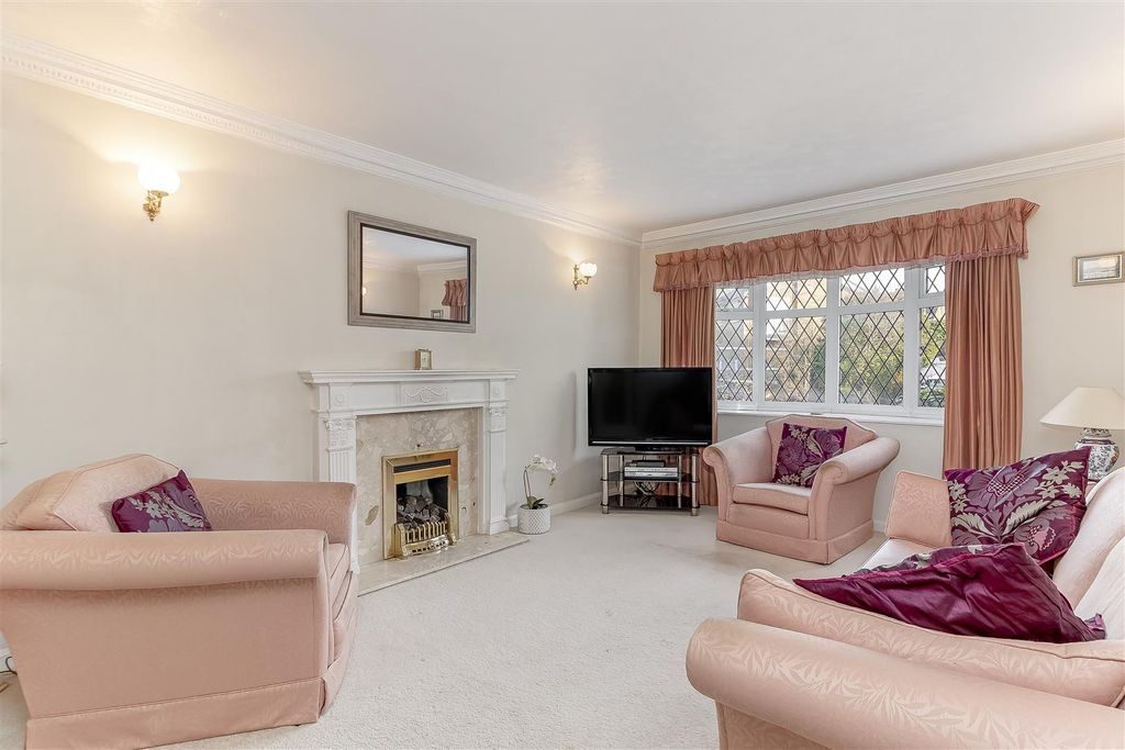 Property photo 2 of 25 Lounge - A.Jpg