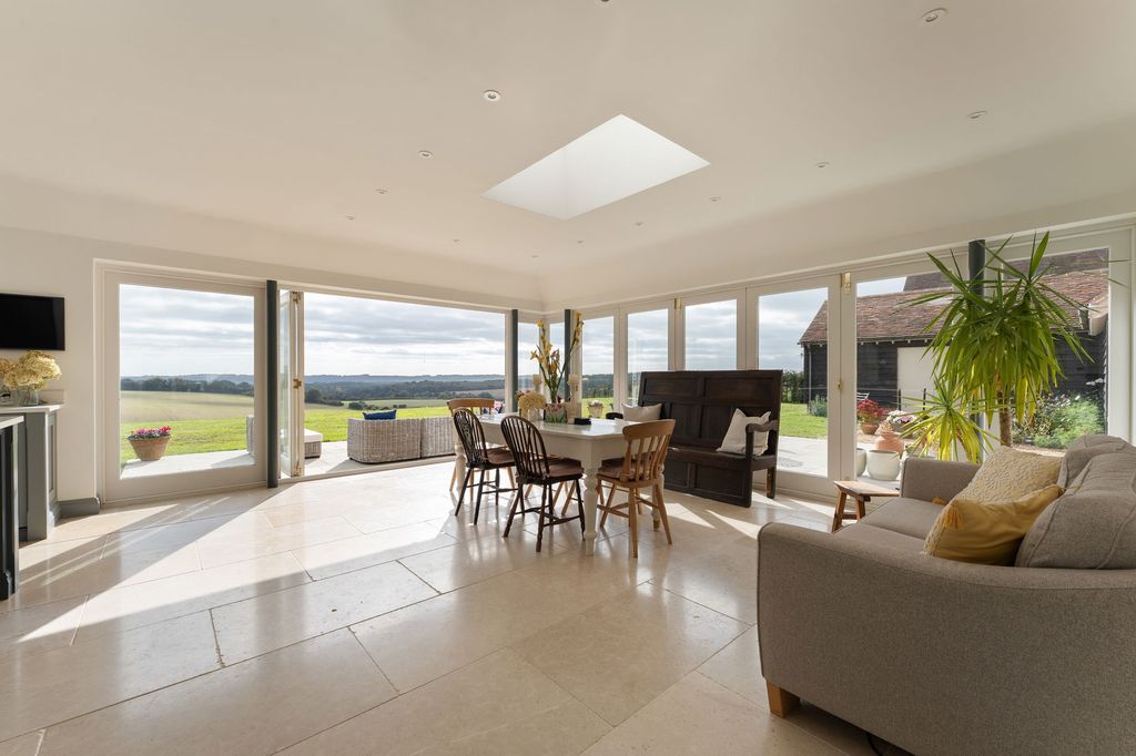 Property photo 3 of 34