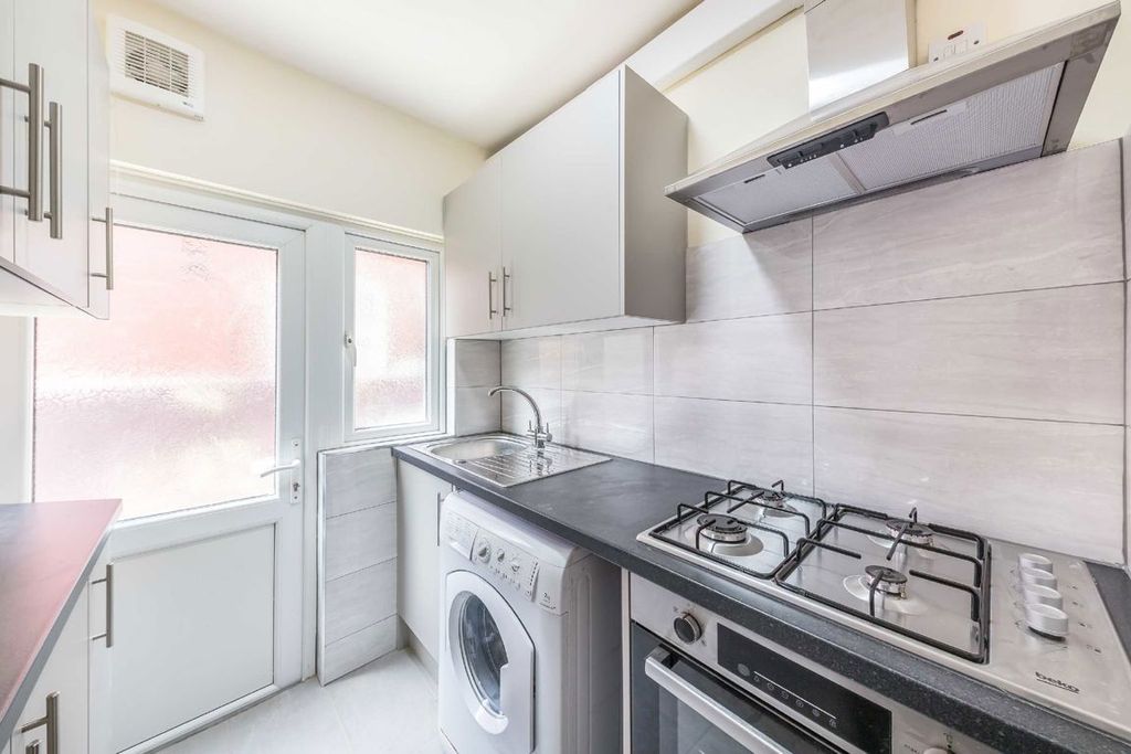 Property photo 2 of 5