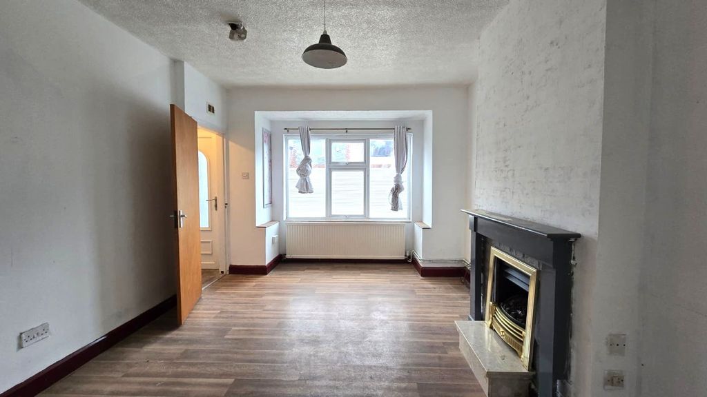 Property photo 2 of 7 Living Room