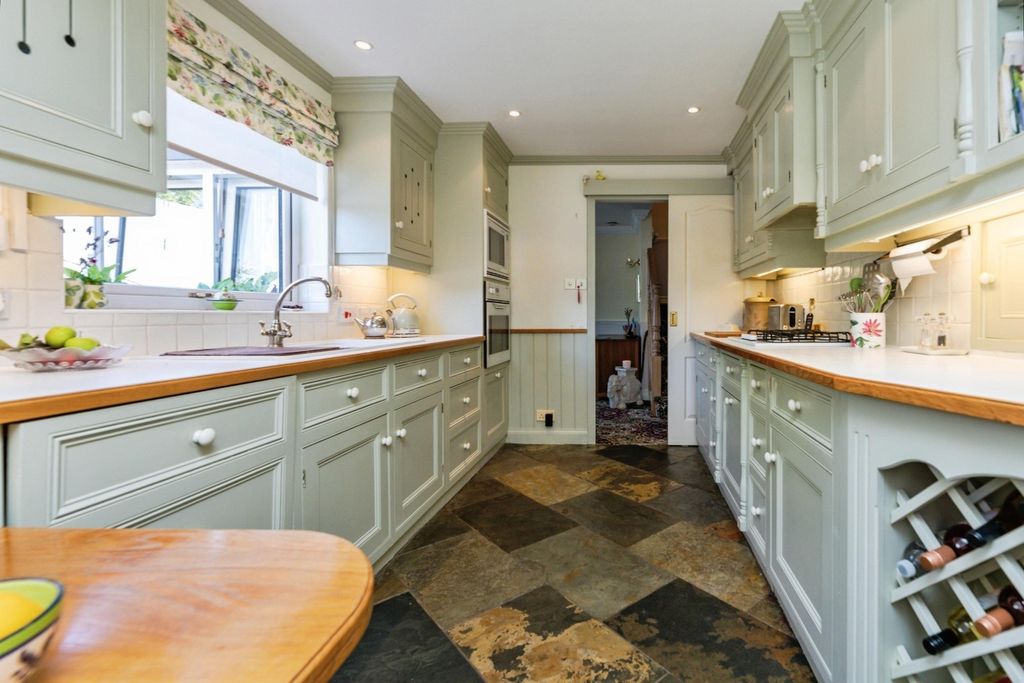 Property photo 2 of 30 Pbox-Kitchen-324124.Jpg