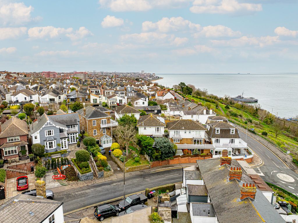 Property photo 2 of 45