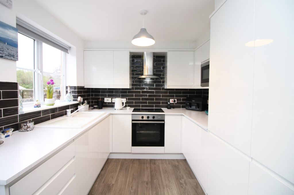 Property photo 2 of 22