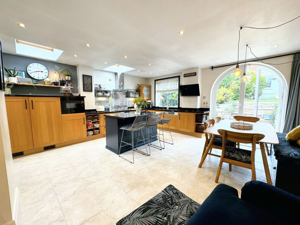 Property photo 2 of 41