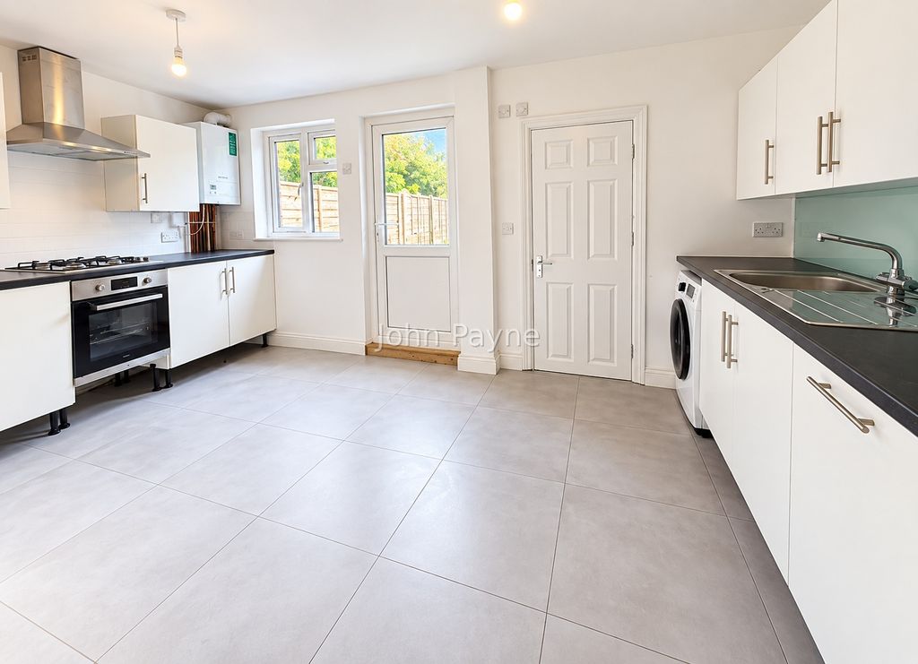 Property photo 2 of 12 Rightmove_01_John...