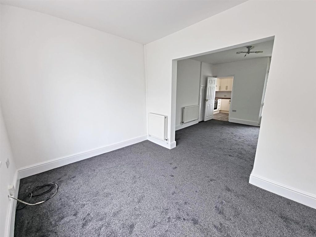 Property photo 2 of 12 Lounge