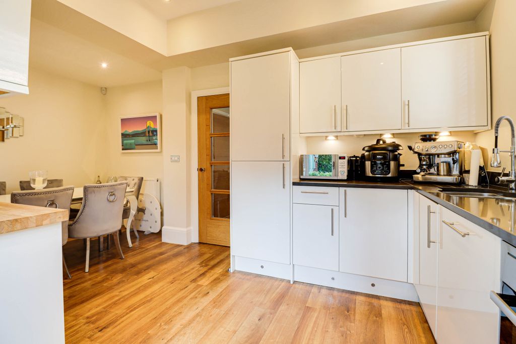 Property photo 3 of 19 Kitchen