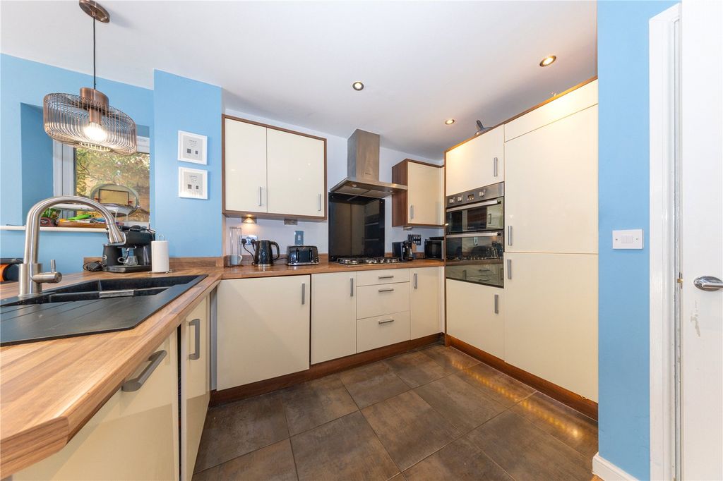 Property photo 2 of 18 Kitchen