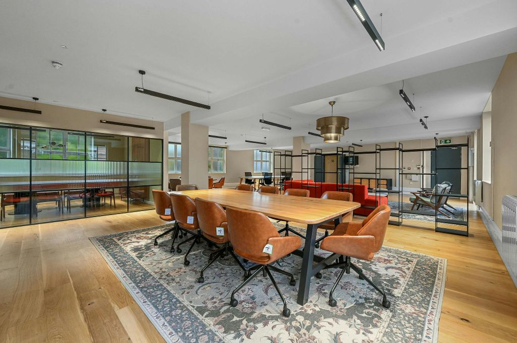 Property photo 2 of 32 Olpilpianoyard17.Jpg