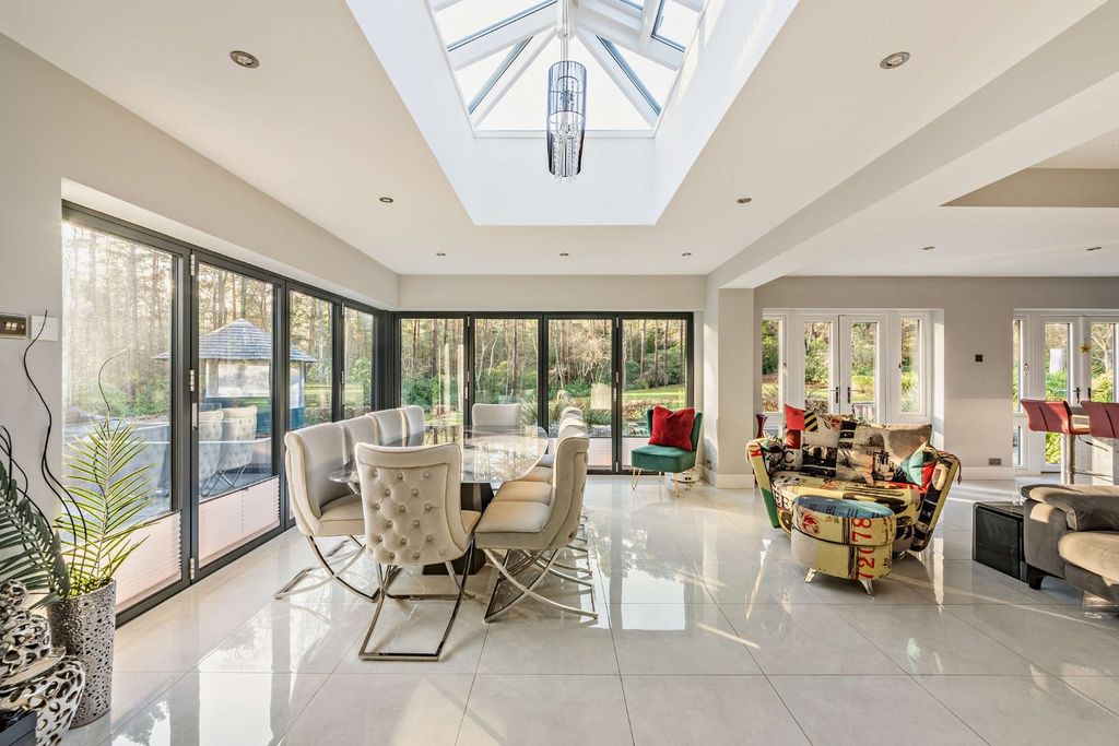 Property photo 2 of 27 Breakfast Room