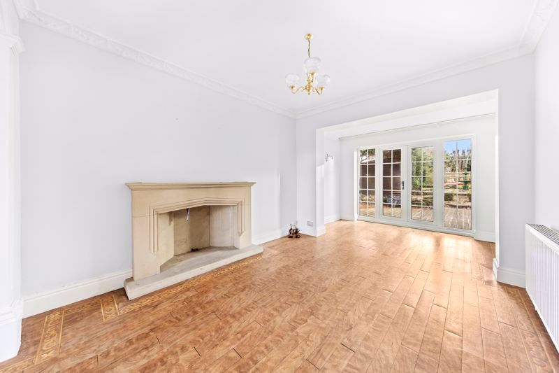 Property photo 3 of 44 Living-Room