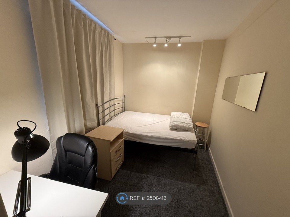 Property photo 2 of 7 Bedroom 1