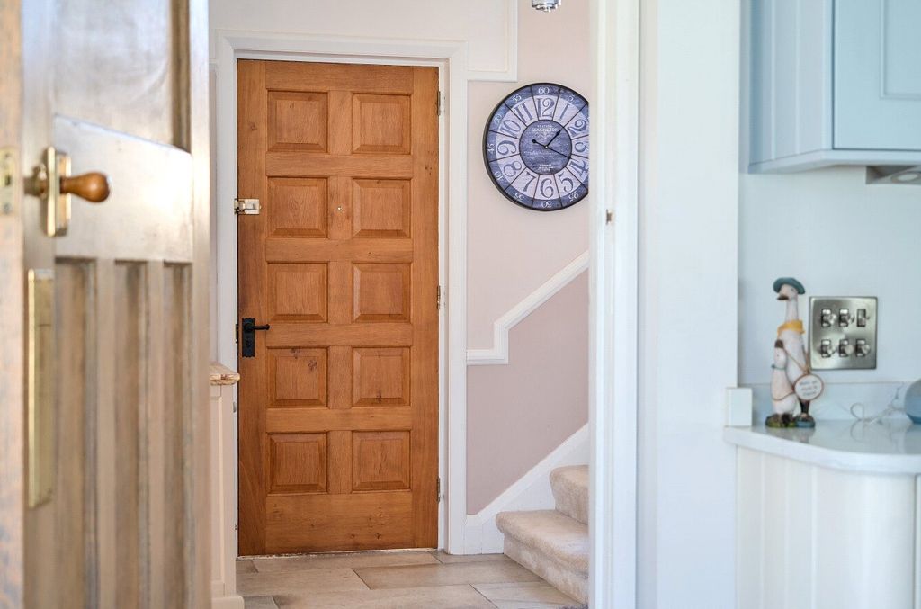 Property photo 2 of 4 Entrance Hall