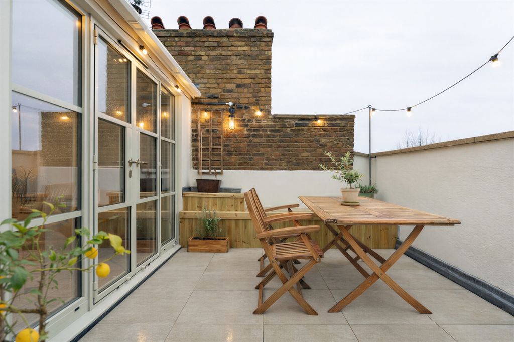 Property photo 3 of 18 Picture No. 07