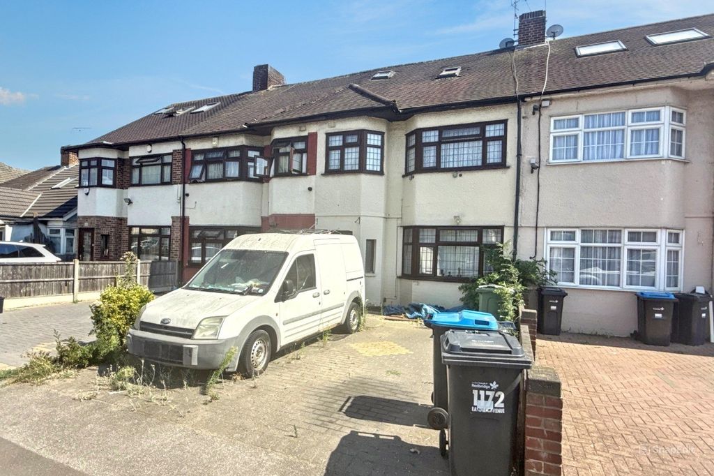 Property photo 3 of 3 1172 Eastern Avenue, Ilford, Ig2 7Sd