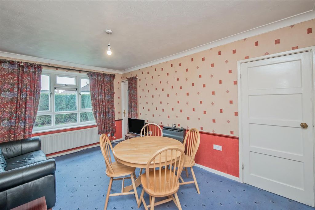Property photo 2 of 14 Living Room / Dining Area