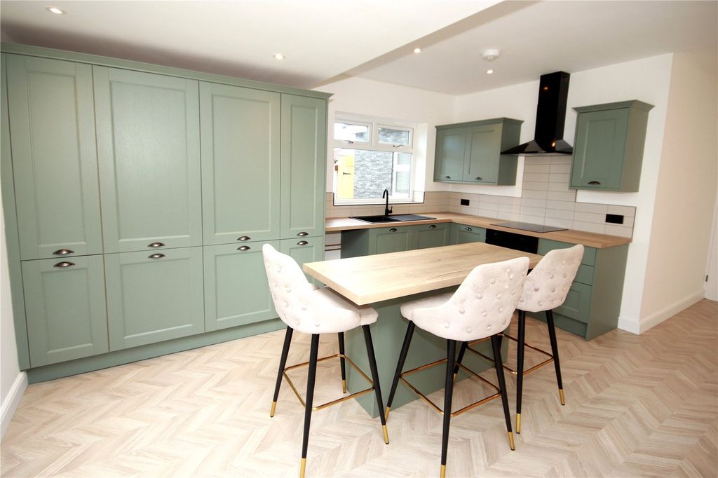 Property photo 3 of 16 Picture No. 18