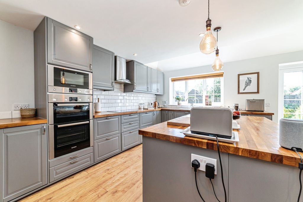 Additional image 4 of 4 bed detached house for saleSowbury Park, Newbury RG20