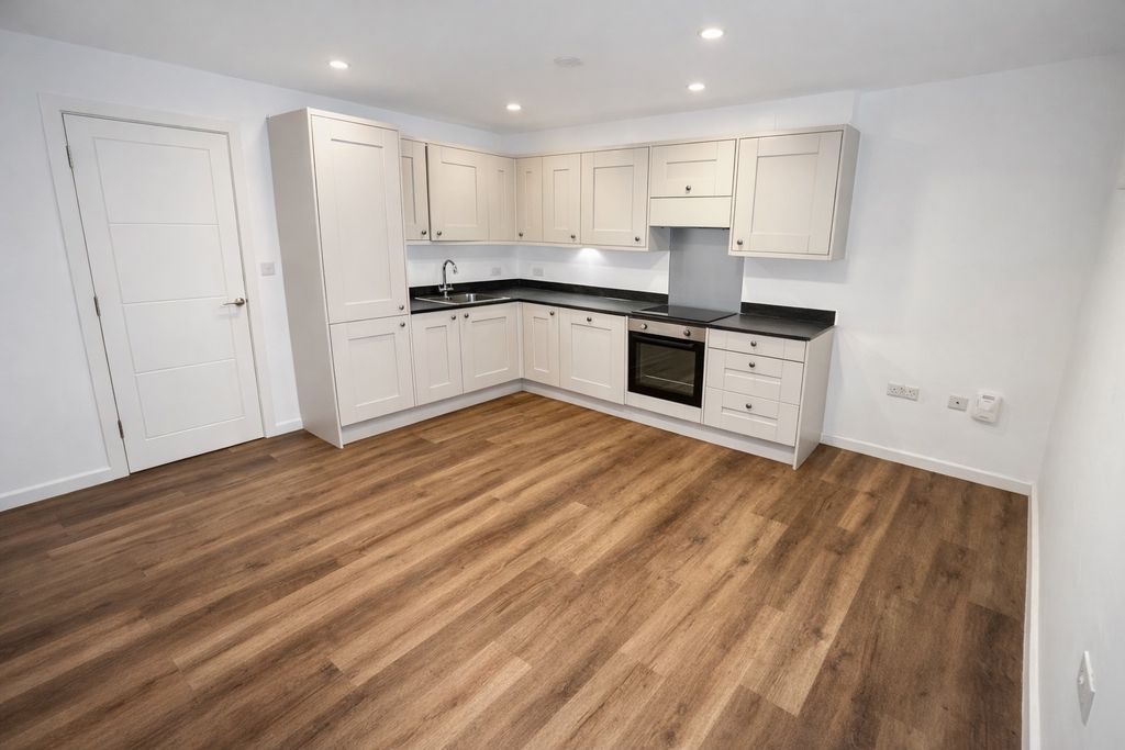 Property photo 2 of 8 5037412