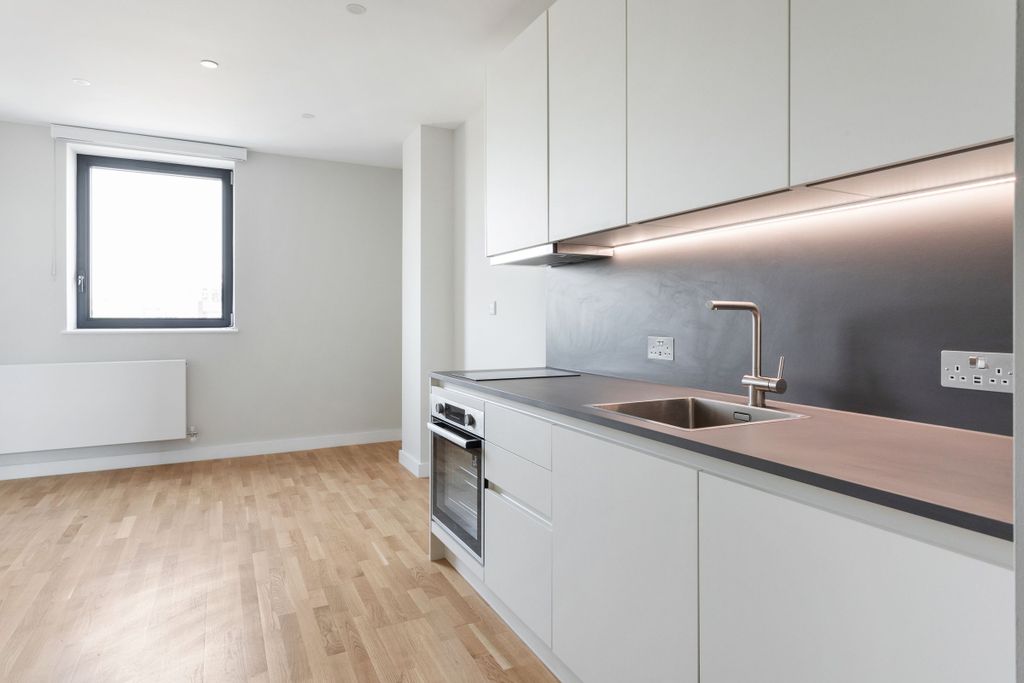 Property photo 3 of 10 Kitchen