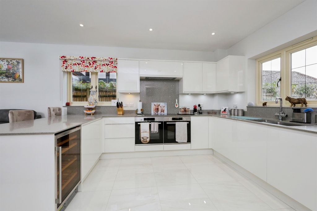 Property photo 3 of 23