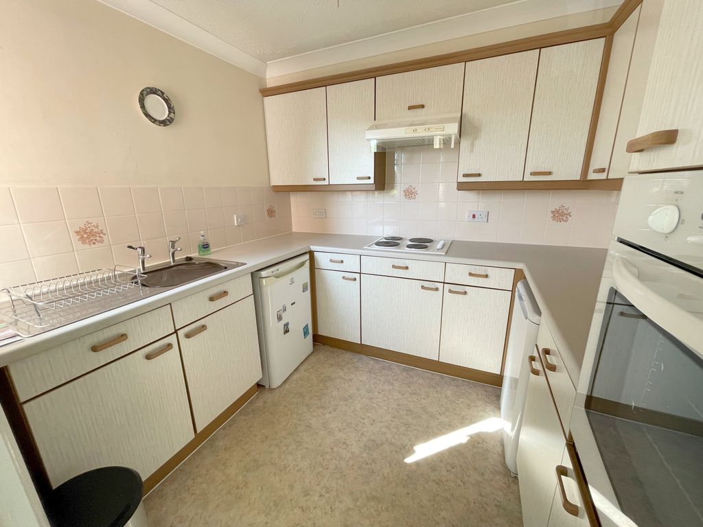 Property photo 2 of 16 Kitchen