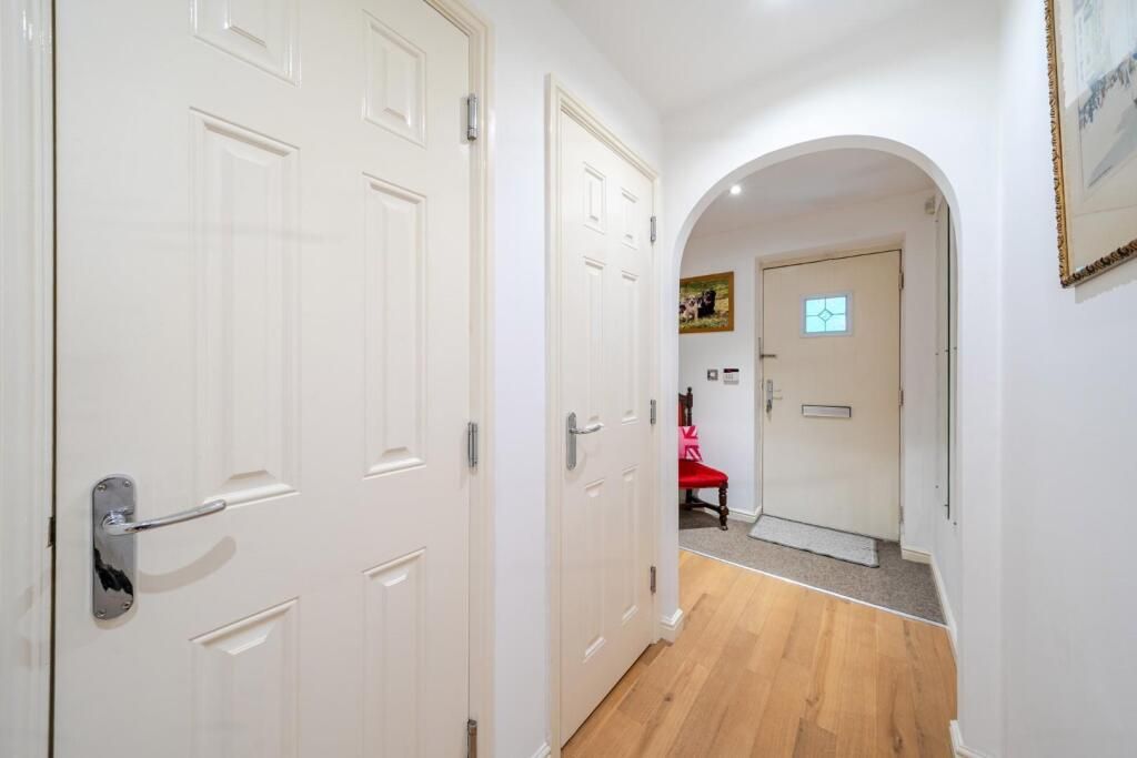 Property photo 2 of 18 Hallway