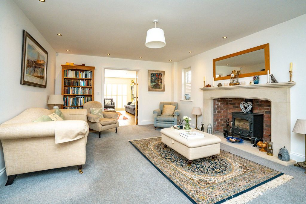 Property photo 3 of 19