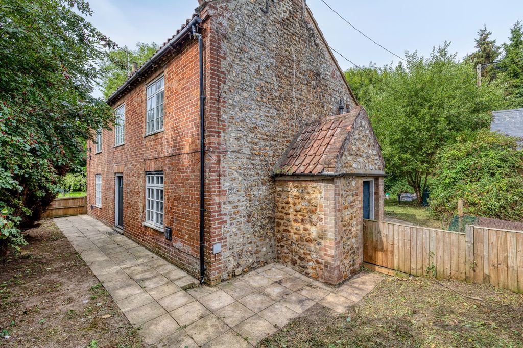 Property photo 1 of 18 The Farmhouse