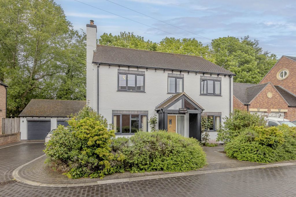 Property photo 2 of 32