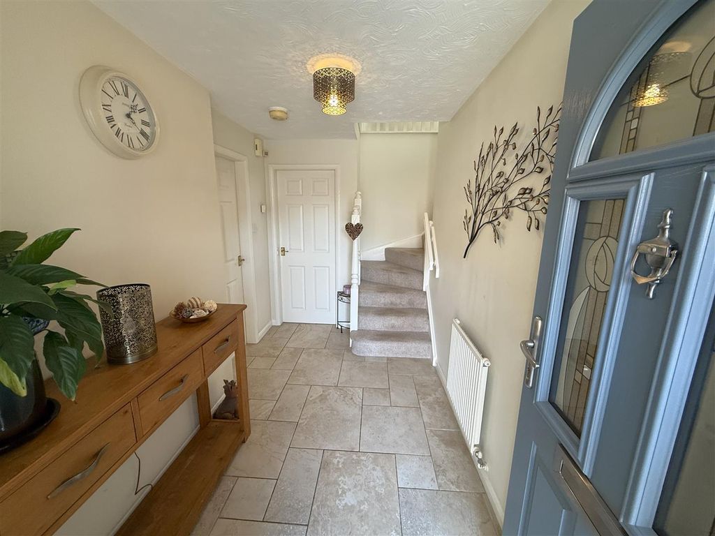 Property photo 3 of 28 Entrance Hall.Jpg